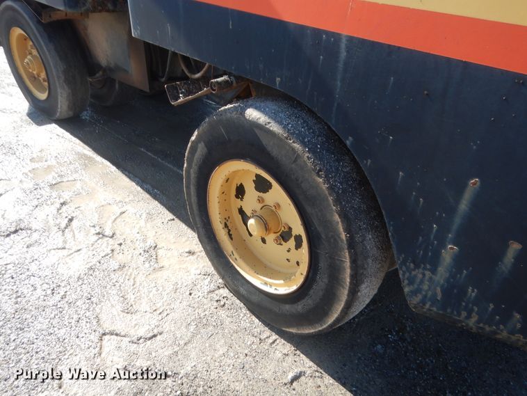 image for item DJ2357 2000 Hypac C530AH  pneumatic roller