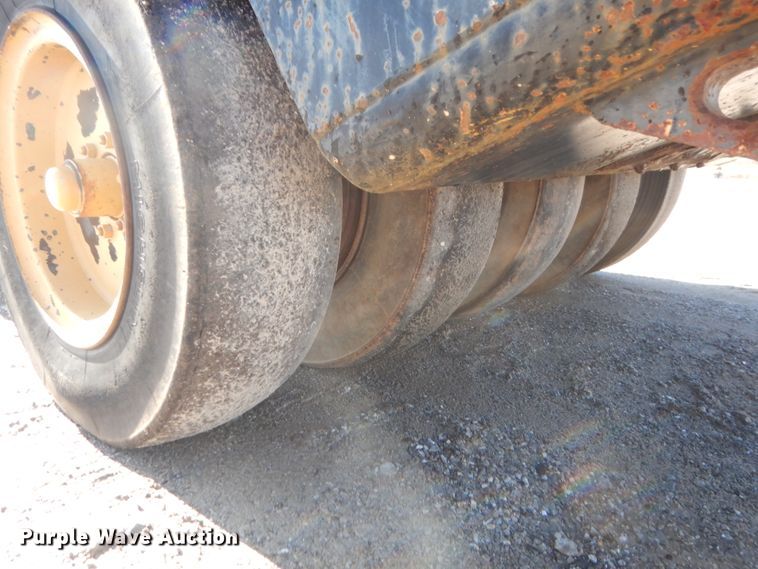 image for item DJ2357 2000 Hypac C530AH  pneumatic roller