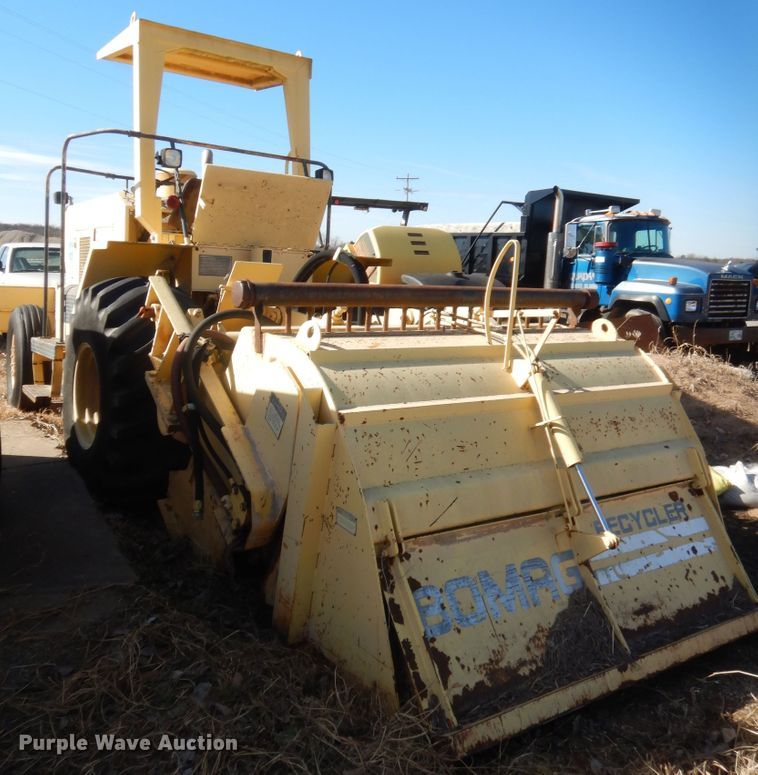 image for item DJ2360 2002 Bomag MPH100R  recycler