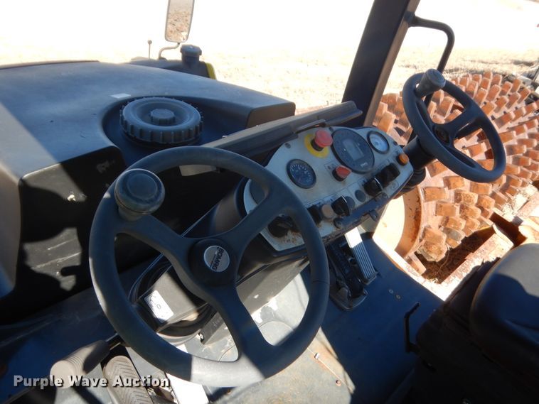 image for item DJ2371 2010 Bomag BW27RH  pneumatic roller