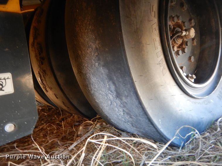 image for item DJ2371 2010 Bomag BW27RH  pneumatic roller