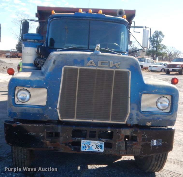 image for item DJ2375 1981 Mack R686ST  dump truck