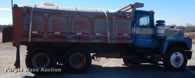 image for item DJ2375 1981 Mack R686ST  dump truck