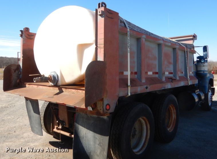 image for item DJ2375 1981 Mack R686ST  dump truck