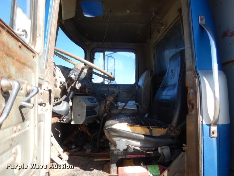 image for item DJ2375 1981 Mack R686ST  dump truck