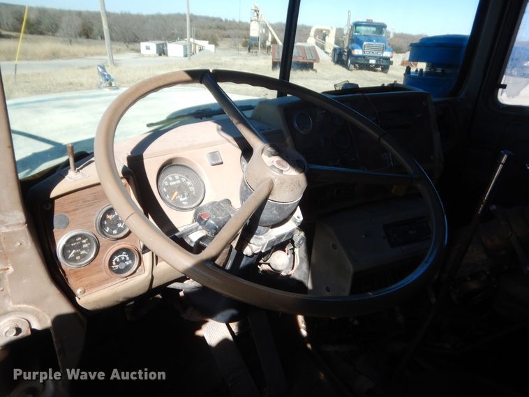 image for item DJ2375 1981 Mack R686ST  dump truck