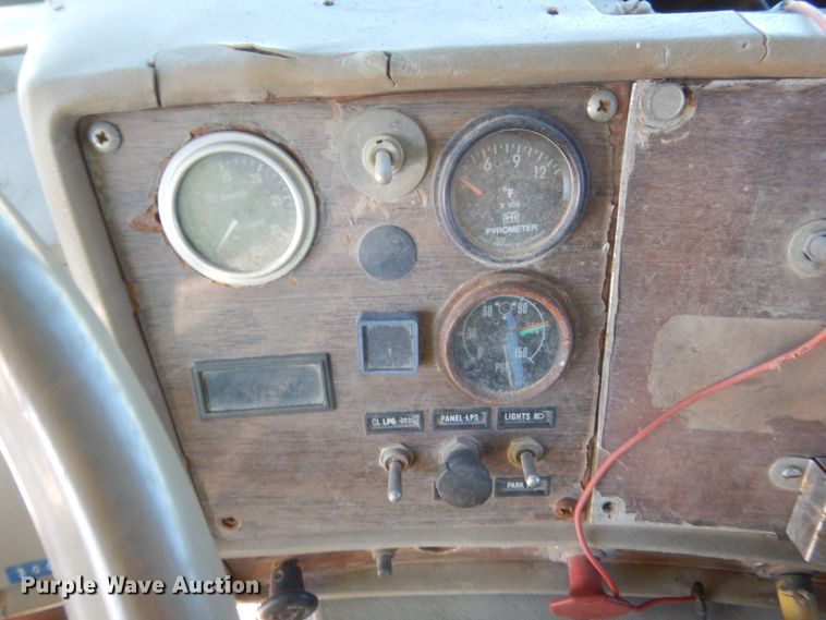 image for item DJ2375 1981 Mack R686ST  dump truck