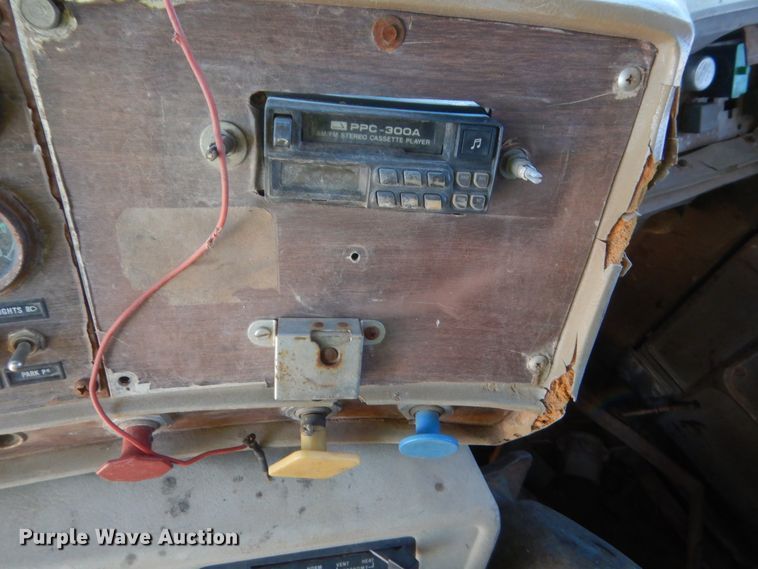 image for item DJ2375 1981 Mack R686ST  dump truck