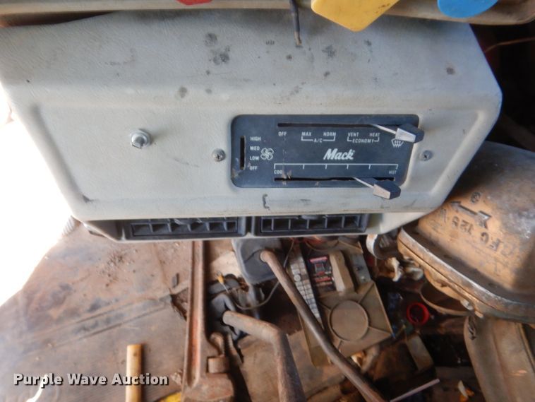 image for item DJ2375 1981 Mack R686ST  dump truck