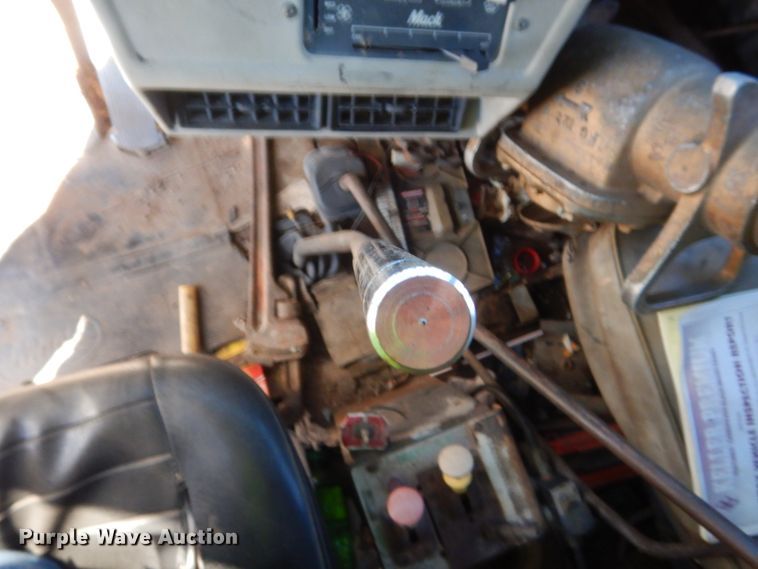 image for item DJ2375 1981 Mack R686ST  dump truck