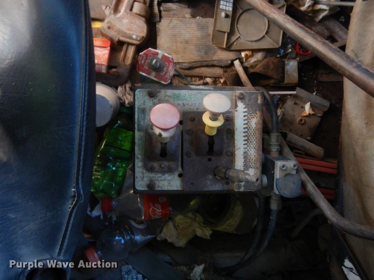 image for item DJ2375 1981 Mack R686ST  dump truck