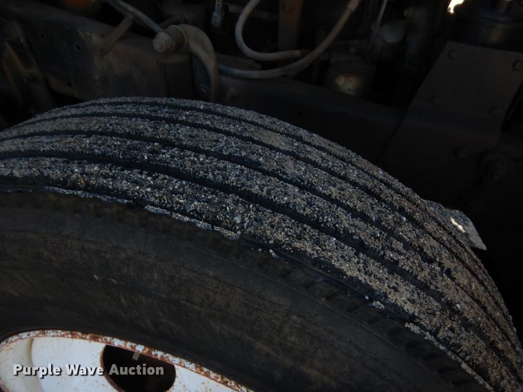 image for item DJ2375 1981 Mack R686ST  dump truck