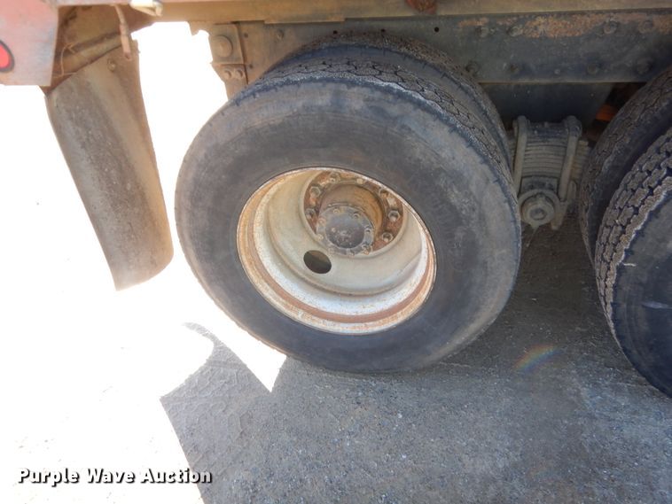 image for item DJ2375 1981 Mack R686ST  dump truck