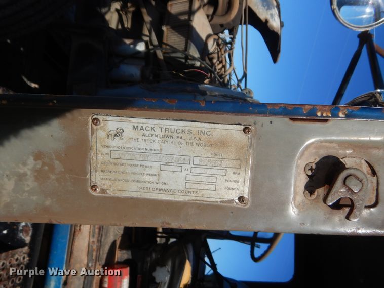 image for item DJ2375 1981 Mack R686ST  dump truck