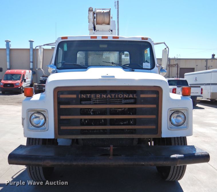 image for item DJ8324 1985 International 1954  pressure digger derrick truck