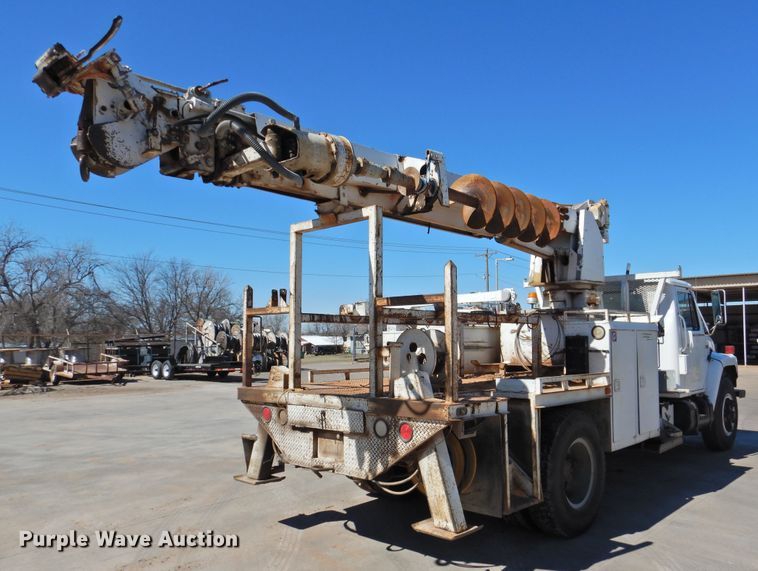 image for item DJ8324 1985 International 1954  pressure digger derrick truck