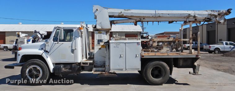 image for item DJ8324 1985 International 1954  pressure digger derrick truck