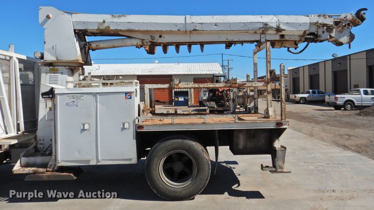 image for item DJ8324 1985 International 1954  pressure digger derrick truck