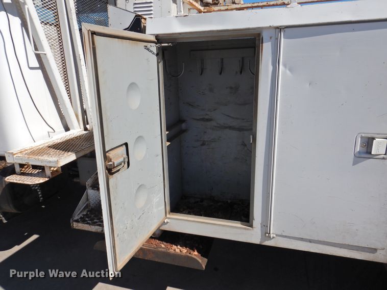 image for item DJ8324 1985 International 1954  pressure digger derrick truck