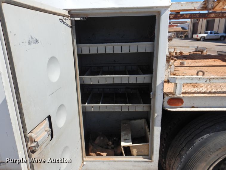 image for item DJ8324 1985 International 1954  pressure digger derrick truck