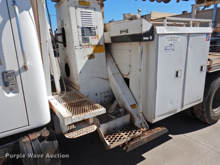 image for item DJ8324 1985 International 1954  pressure digger derrick truck