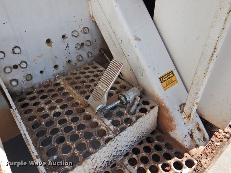 image for item DJ8324 1985 International 1954  pressure digger derrick truck