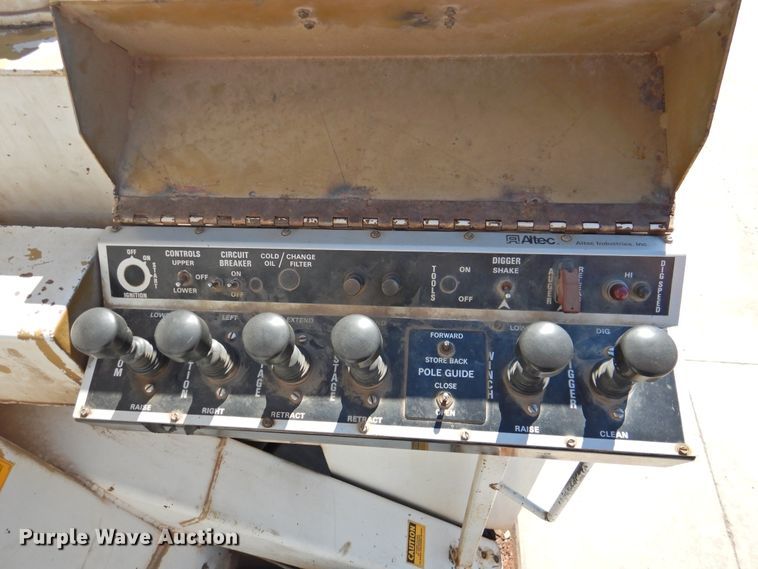 image for item DJ8324 1985 International 1954  pressure digger derrick truck