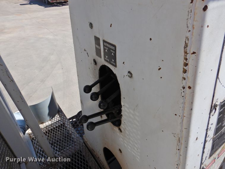 image for item DJ8324 1985 International 1954  pressure digger derrick truck