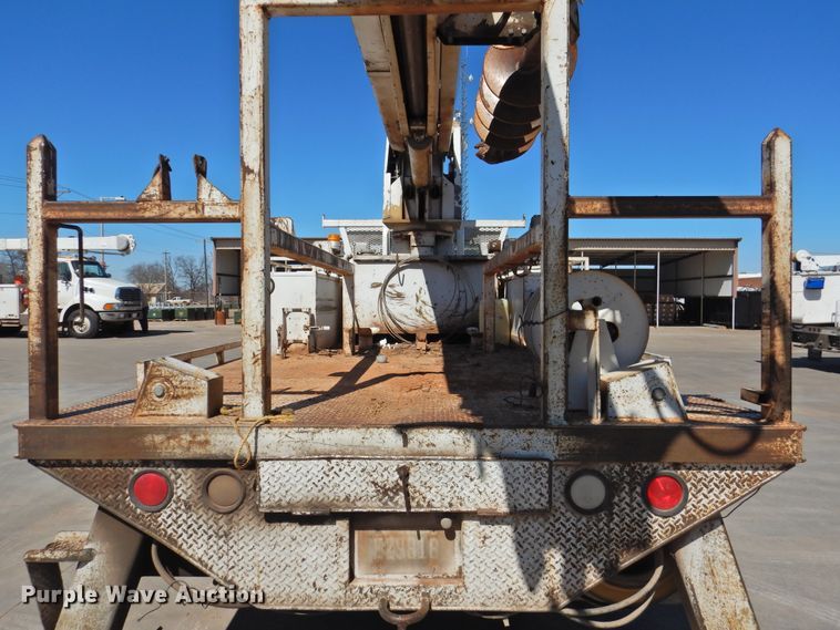 image for item DJ8324 1985 International 1954  pressure digger derrick truck