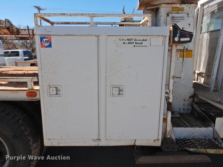 image for item DJ8324 1985 International 1954  pressure digger derrick truck