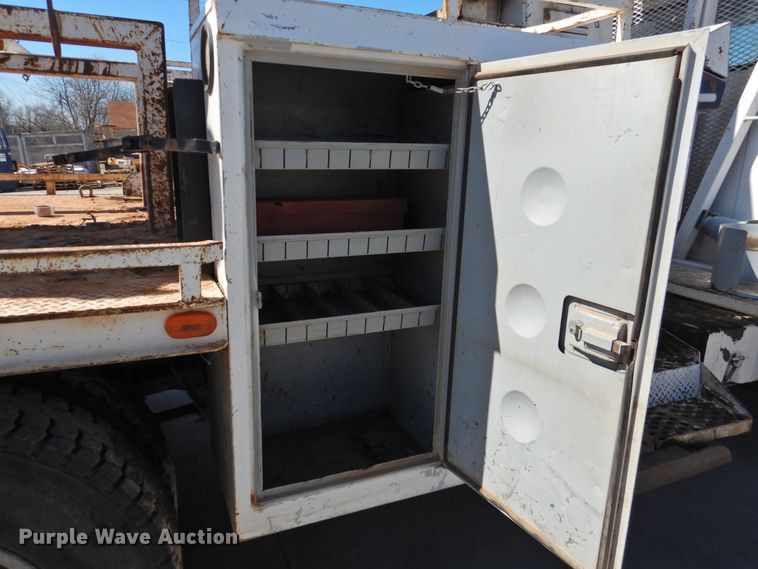 image for item DJ8324 1985 International 1954  pressure digger derrick truck