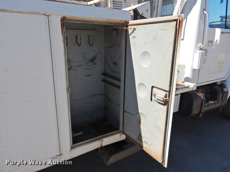 image for item DJ8324 1985 International 1954  pressure digger derrick truck