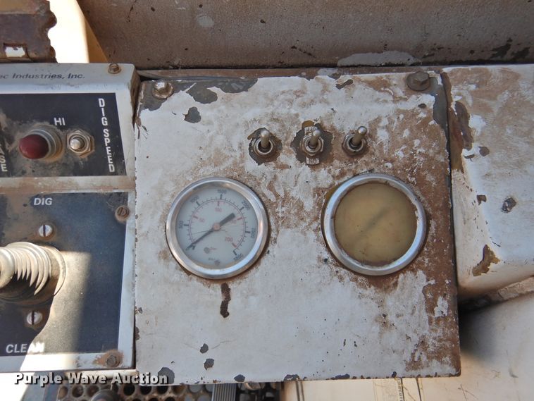 image for item DJ8324 1985 International 1954  pressure digger derrick truck