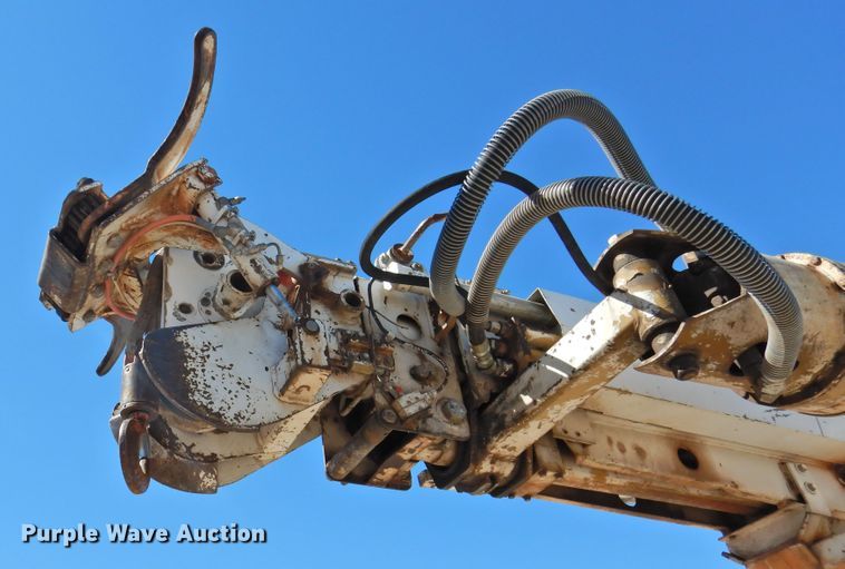 image for item DJ8324 1985 International 1954  pressure digger derrick truck