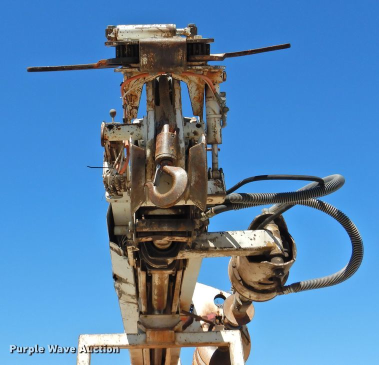 image for item DJ8324 1985 International 1954  pressure digger derrick truck