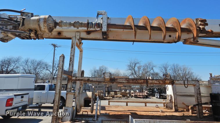 image for item DJ8324 1985 International 1954  pressure digger derrick truck