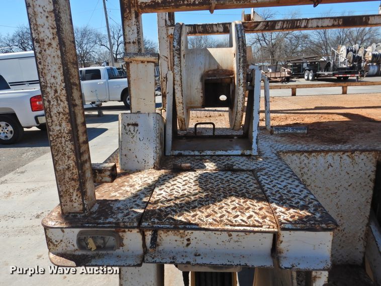 image for item DJ8324 1985 International 1954  pressure digger derrick truck