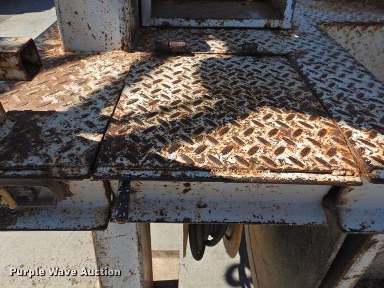 image for item DJ8324 1985 International 1954  pressure digger derrick truck