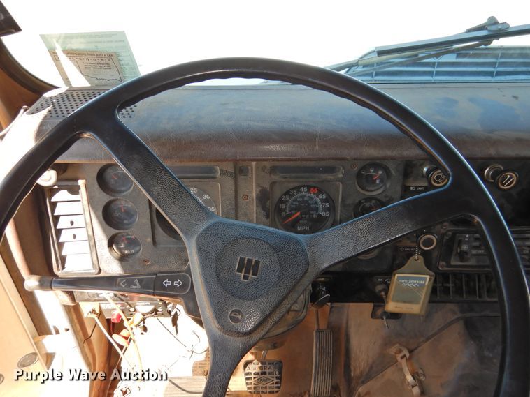 image for item DJ8324 1985 International 1954  pressure digger derrick truck