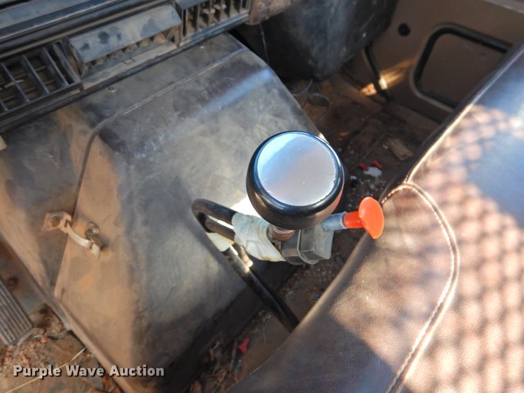 image for item DJ8324 1985 International 1954  pressure digger derrick truck