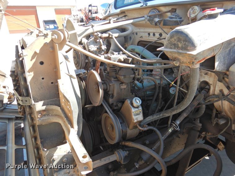 image for item DJ8324 1985 International 1954  pressure digger derrick truck