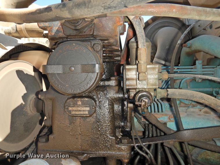 image for item DJ8324 1985 International 1954  pressure digger derrick truck