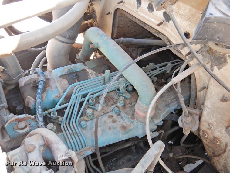 image for item DJ8324 1985 International 1954  pressure digger derrick truck