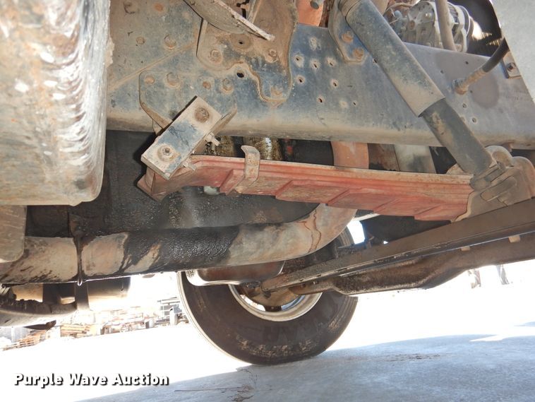 image for item DJ8324 1985 International 1954  pressure digger derrick truck