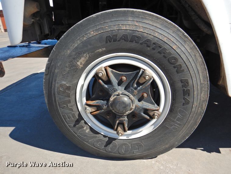 image for item DJ8324 1985 International 1954  pressure digger derrick truck