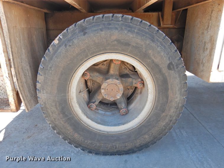 image for item DJ8324 1985 International 1954  pressure digger derrick truck