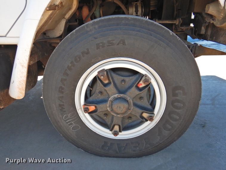 image for item DJ8324 1985 International 1954  pressure digger derrick truck