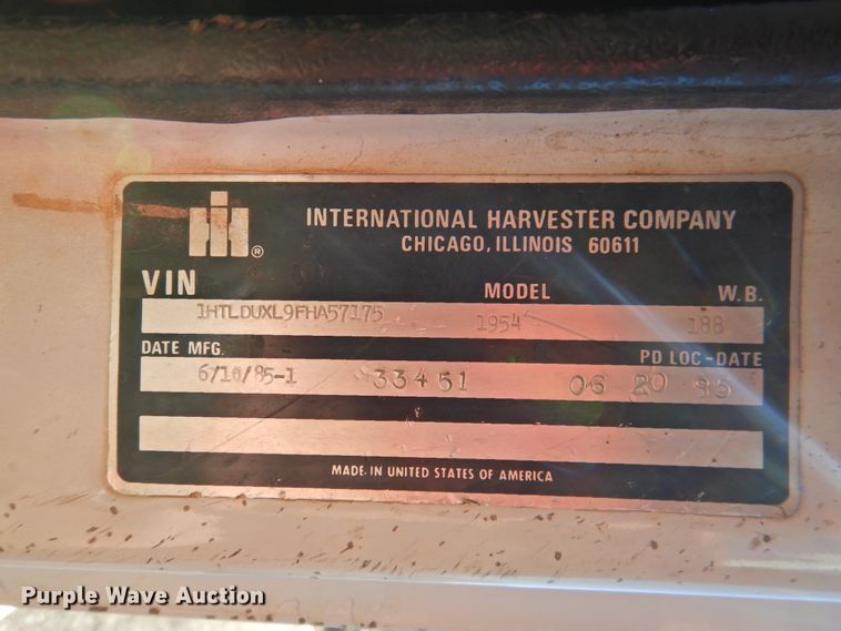 image for item DJ8324 1985 International 1954  pressure digger derrick truck