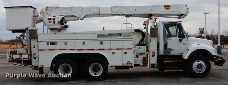 image for item DJ8693 2006 International 7400  bucket truck