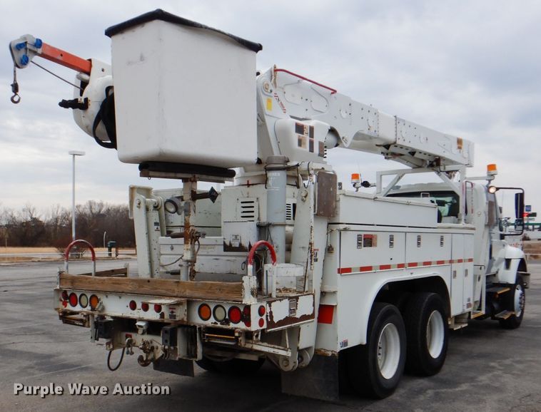 image for item DJ8693 2006 International 7400  bucket truck